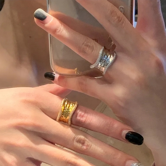 New, Open Gold Finger Ring - Picture 2 of 3